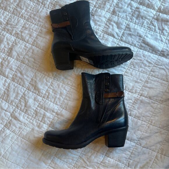 Clarks Maymie Stellar Skye Chelsea Boots Navy Leather - Picture 2 of 9